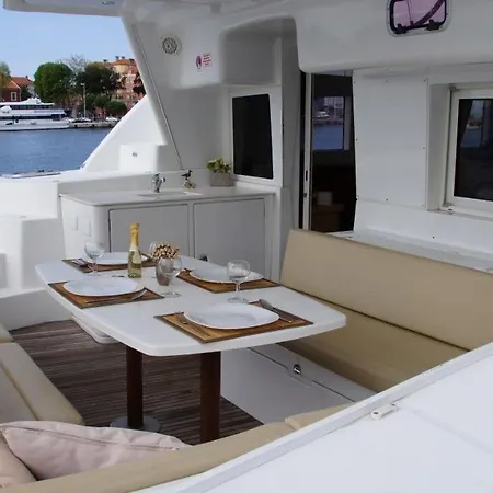 بوتيل Le Dimore Charter Lefkáda