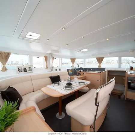 Botel Le Dimore Charter Lefkáda